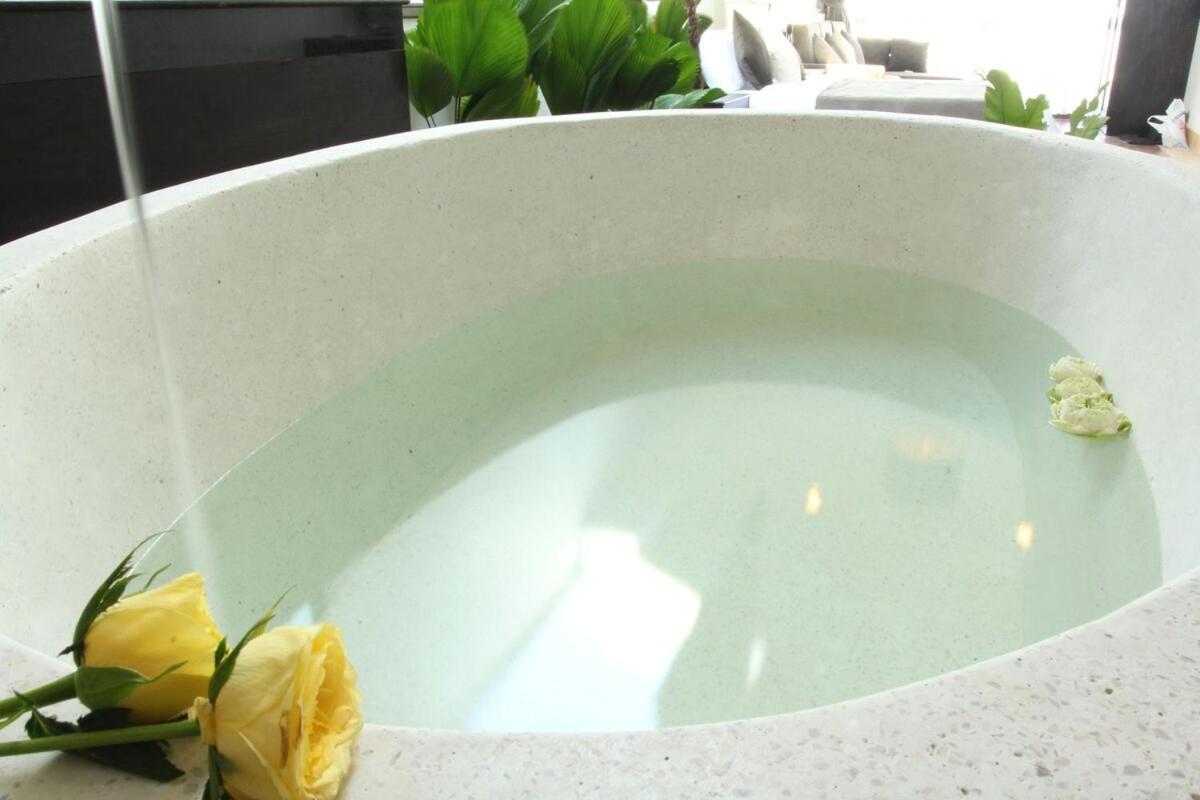 Blue Crystal Boutique Hotel بنوم بنه المظهر الخارجي الصورة
