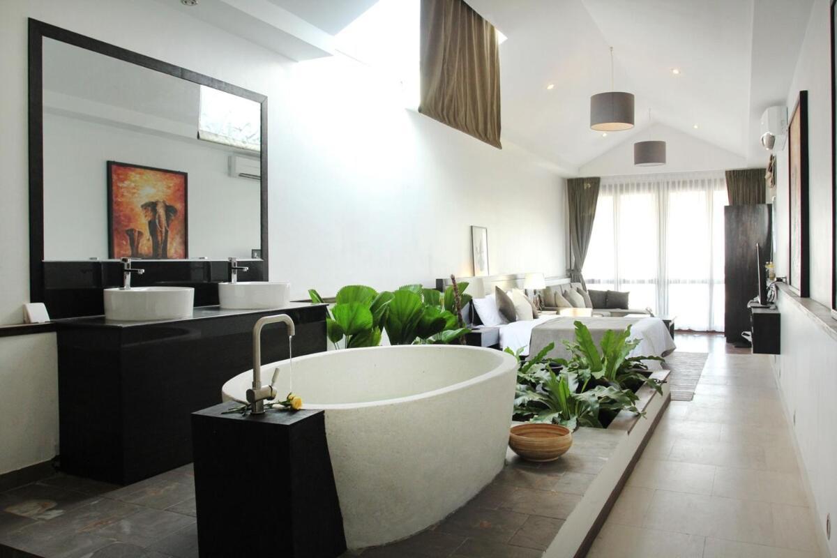 Blue Crystal Boutique Hotel بنوم بنه المظهر الخارجي الصورة