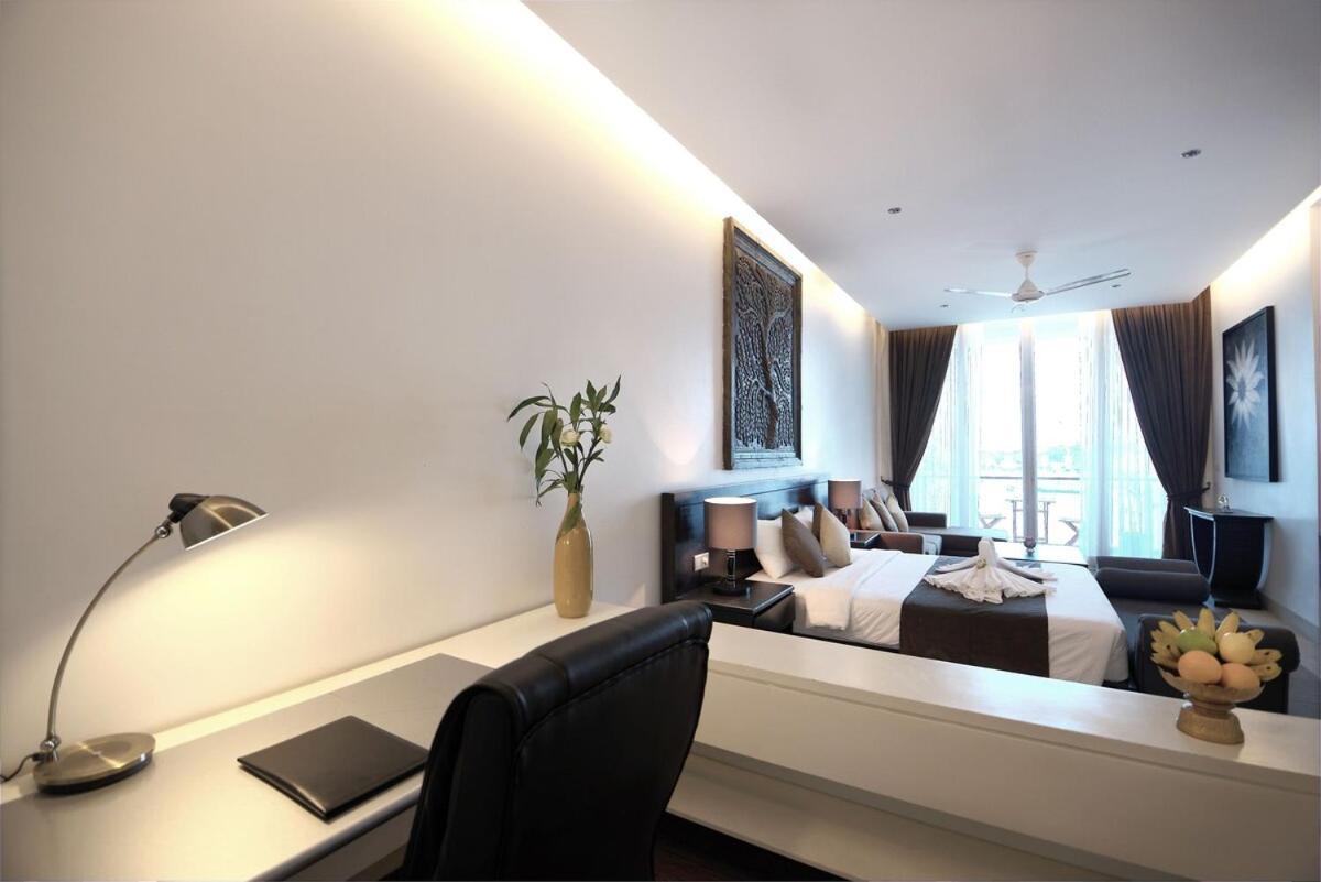 Blue Crystal Boutique Hotel بنوم بنه المظهر الخارجي الصورة