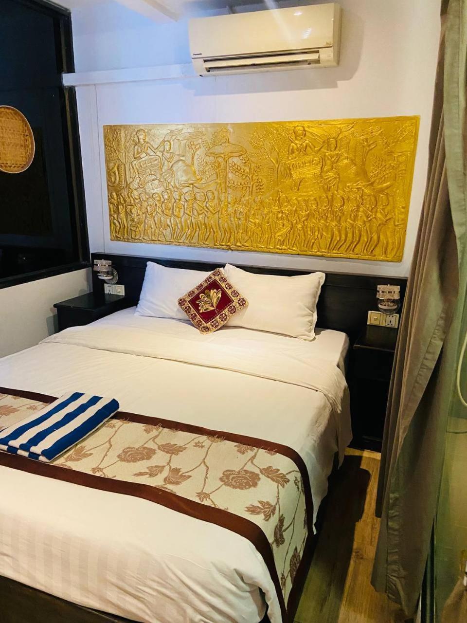 Blue Crystal Boutique Hotel بنوم بنه المظهر الخارجي الصورة