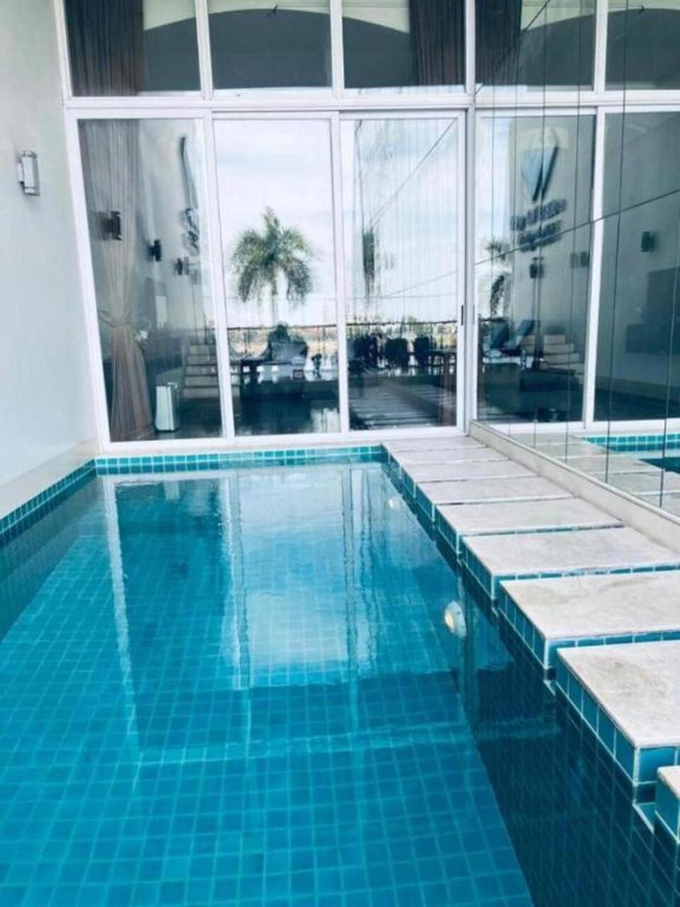 Blue Crystal Boutique Hotel بنوم بنه المظهر الخارجي الصورة