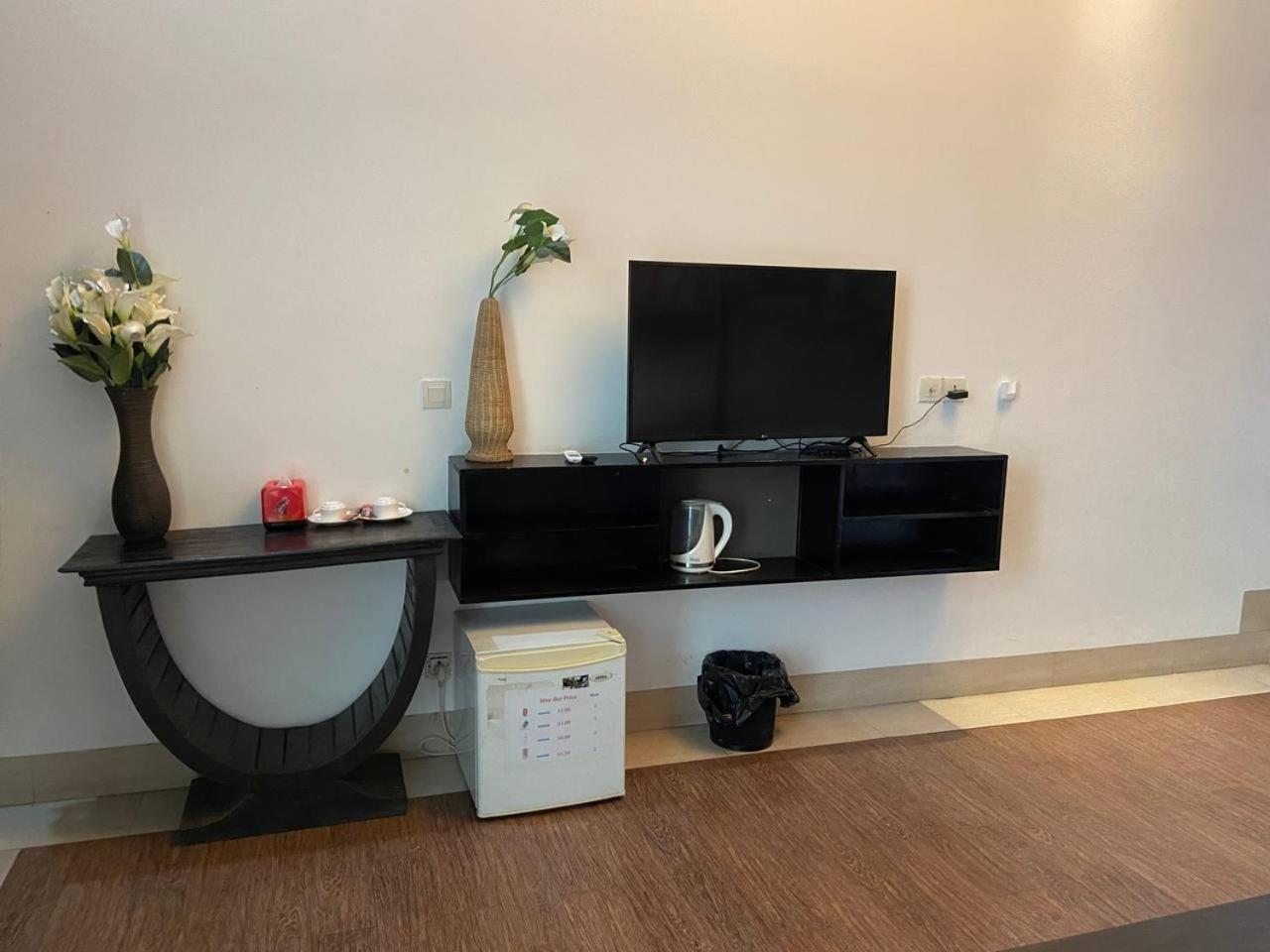 Blue Crystal Boutique Hotel بنوم بنه المظهر الخارجي الصورة
