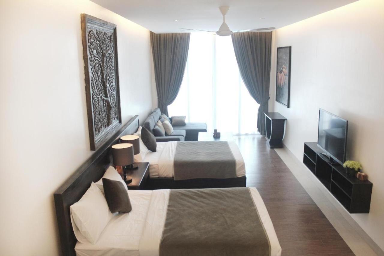 Blue Crystal Boutique Hotel بنوم بنه المظهر الخارجي الصورة